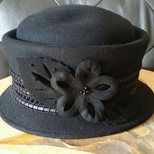*SOLD ON VINTED* Vintage Black Hat